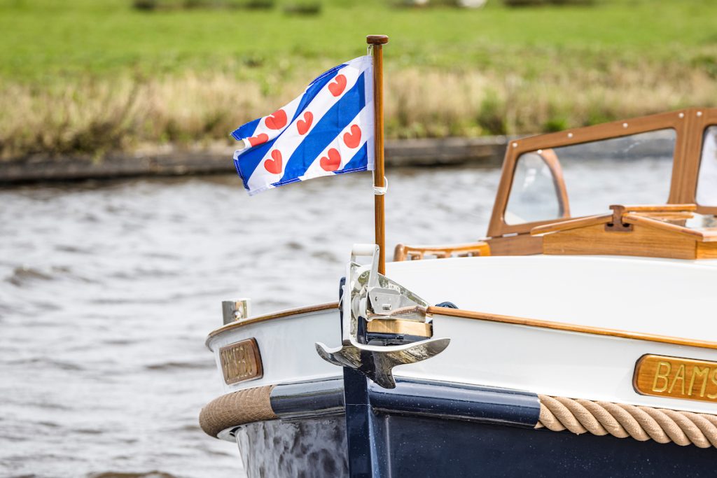 Knobbe Classic 28 kajuitsloep vlag