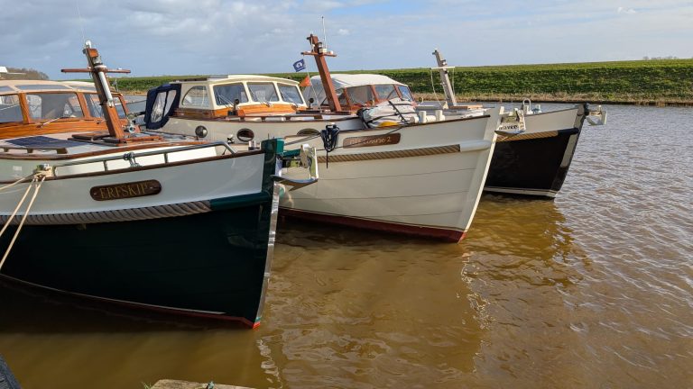 Drie Knobbe Classics naast elkaar net te water gelaten.